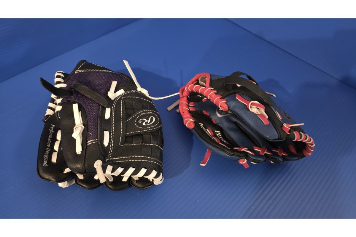 Spalding Gloves for 7 year & 12 year olds